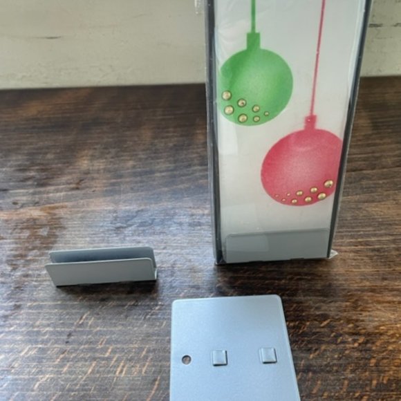 Flatyz - UNOPENED Christmas Handmade Twin Wicks Candle with Steel Stand - NWT - Picture 2 of 7